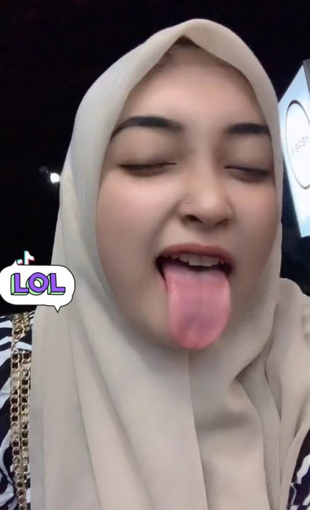 BU Guru Viral Jilbab Body Goals Nilai Sempurna Lagi Pamer Aset diKelas Saat Sepi Top Trend 2025